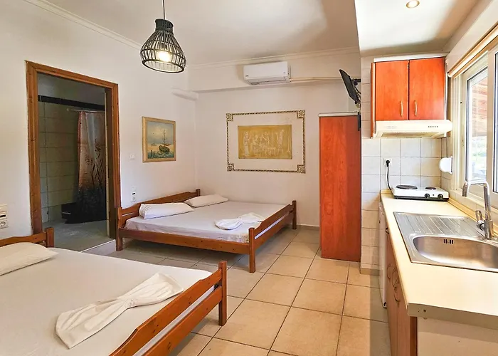 Отель Exarhos *