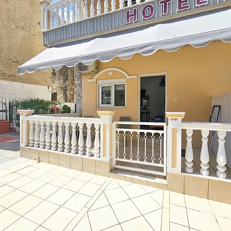 Hotel Exarhos *