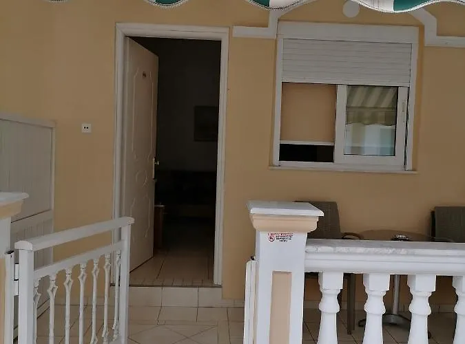 Exarhos Hotel *