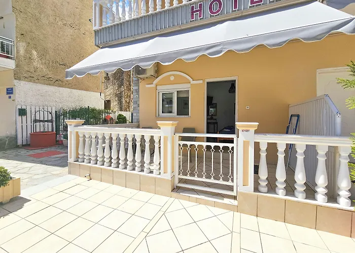 Hotel Exarhos *